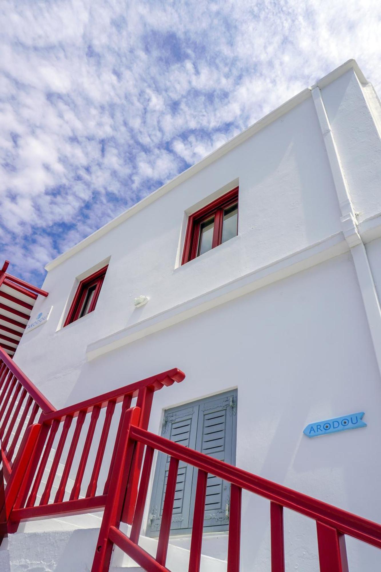 Arodou Studio And Apartment Mykonos Town Екстер'єр фото